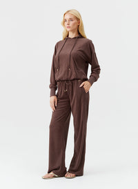 betty-coffee-trouser_model_2025_F 