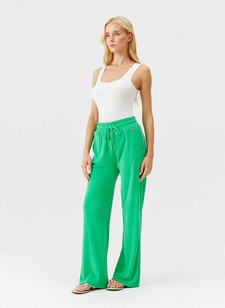 betty-green-trouser_model_2025_F 