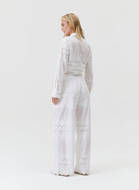 immy-white-trousers_model_2025_B 