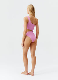 nassau-pink-zigzag-swimsuit_model_2025_B 