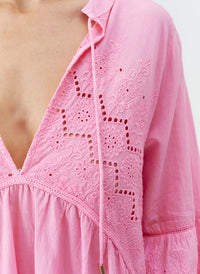 sebenna-pink-kaftan_closeup_2025 